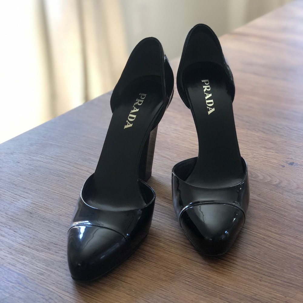 NWOT Prada peep toe patent leather spectator pumps